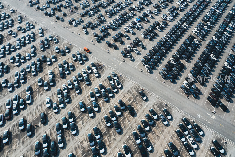 航拍汽车停车场