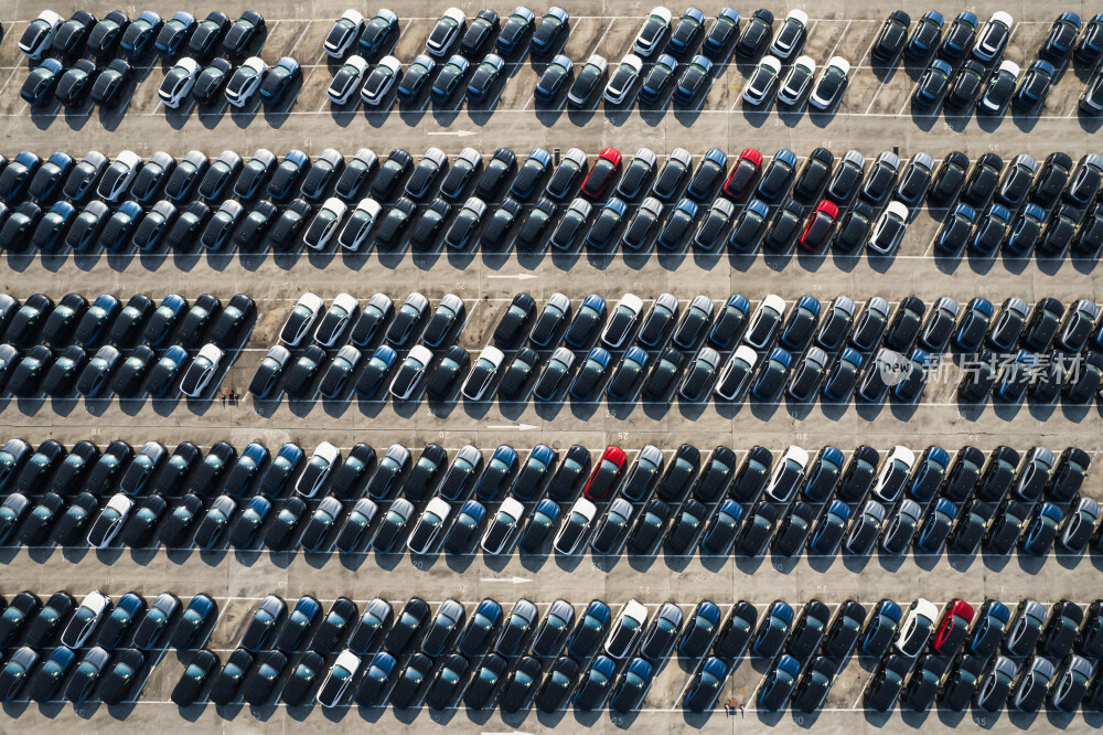航拍汽车停车场