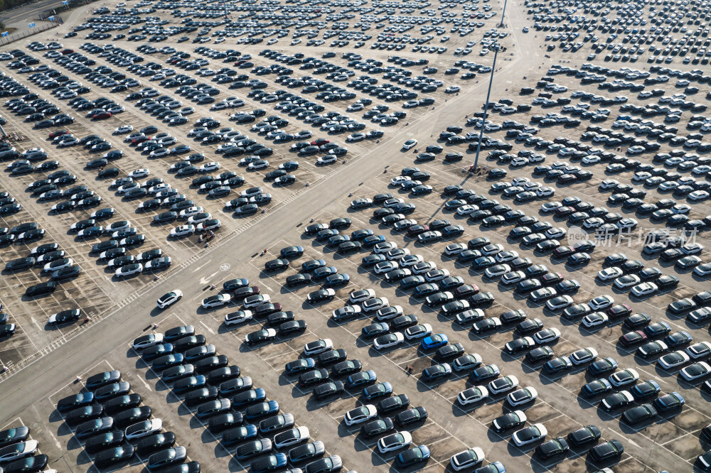 航拍汽车停车场
