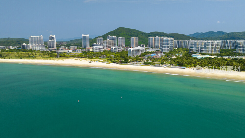 航拍户外桨板游玩神州半岛海岸线