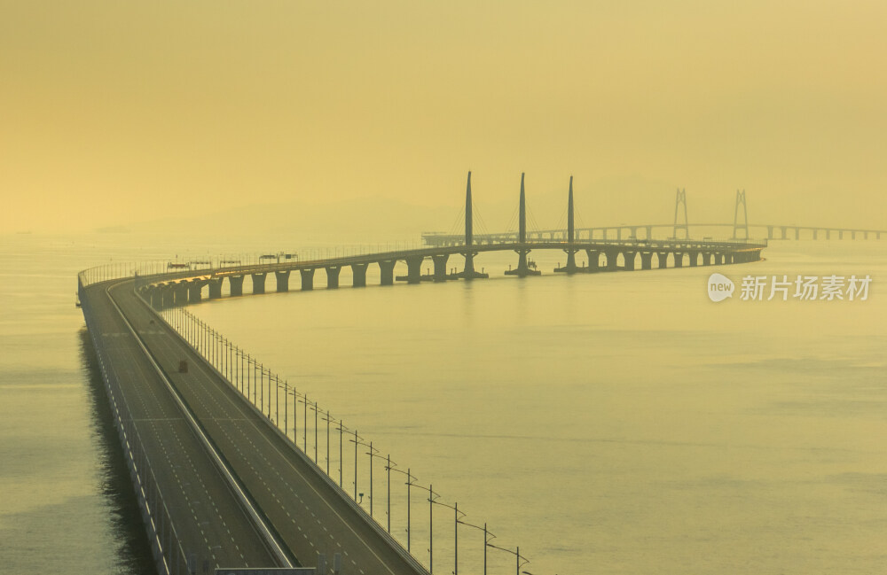 港珠澳大桥日出霞光