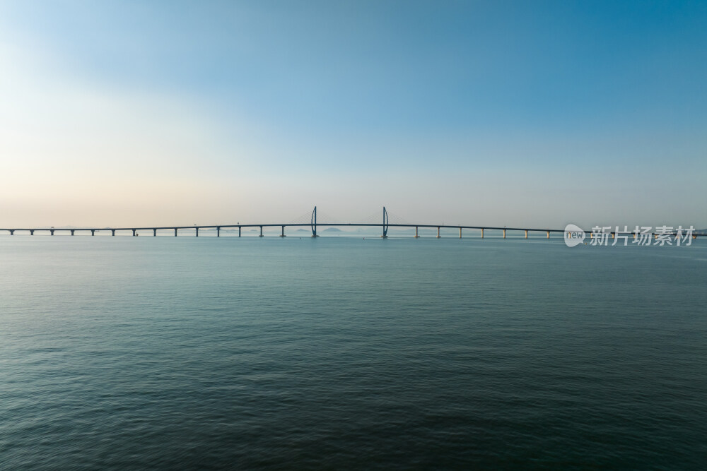 港珠澳大桥日出霞光