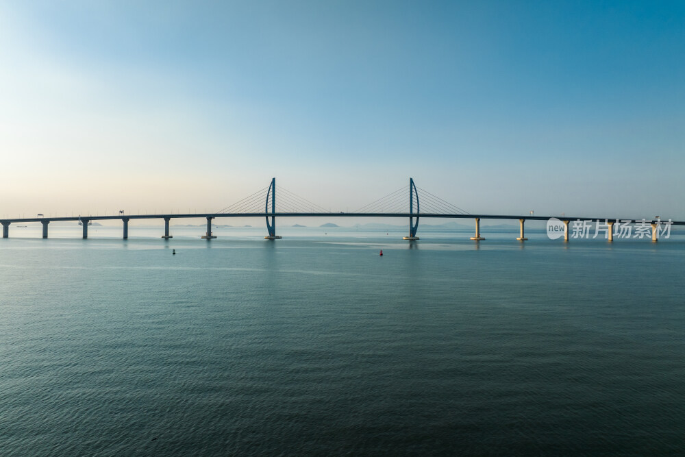 港珠澳大桥日出霞光