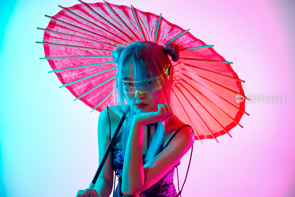 国潮风混搭赛博朋克风格的亚洲旗袍少女