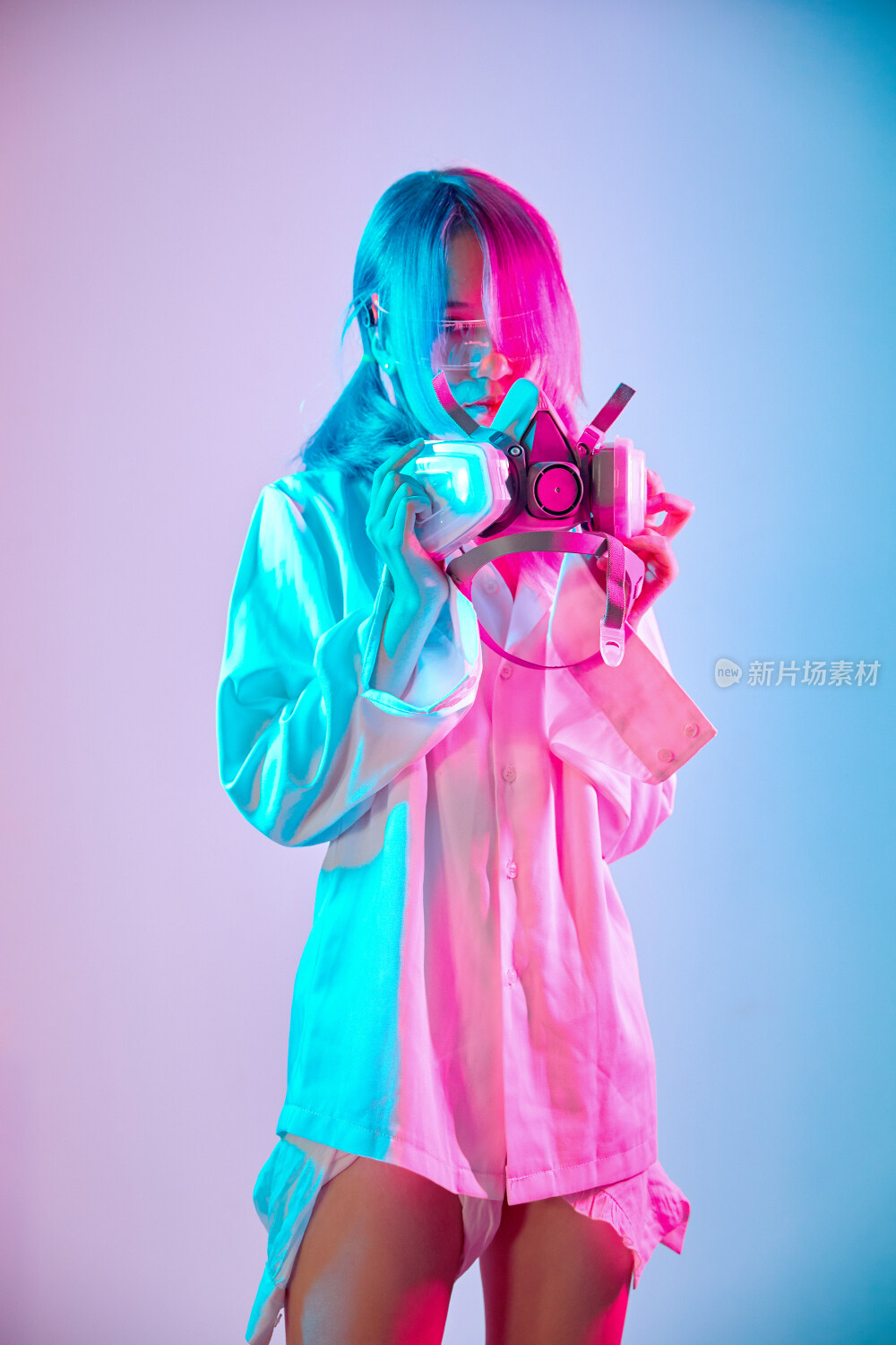 国潮风混搭赛博朋克风格的亚洲旗袍少女