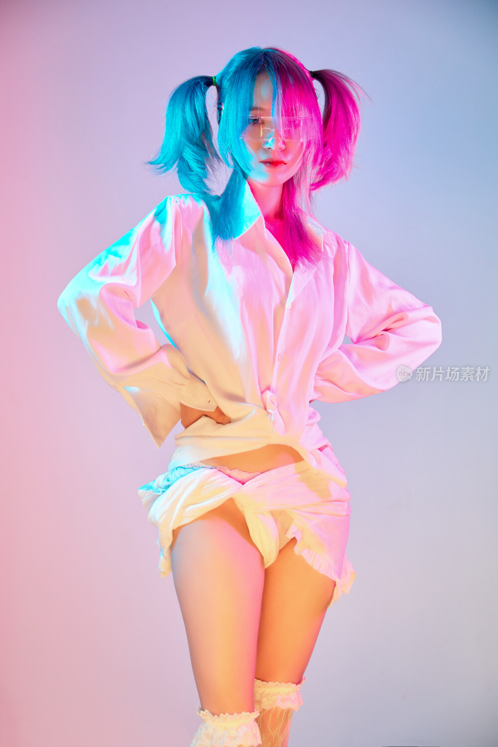 国潮风混搭赛博朋克风格的亚洲旗袍少女