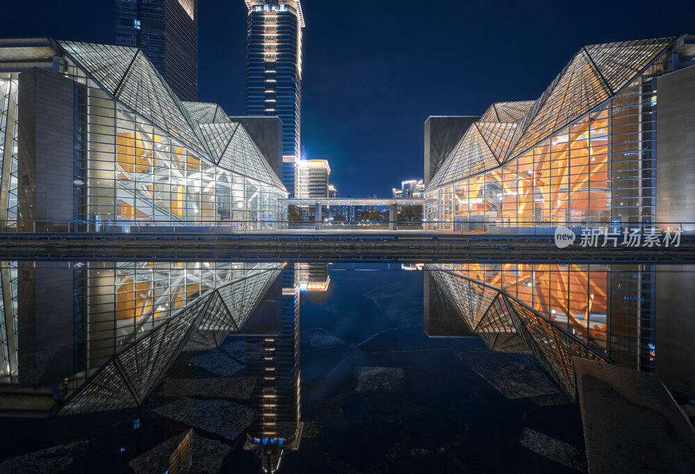 深圳图书馆和音乐厅倒影