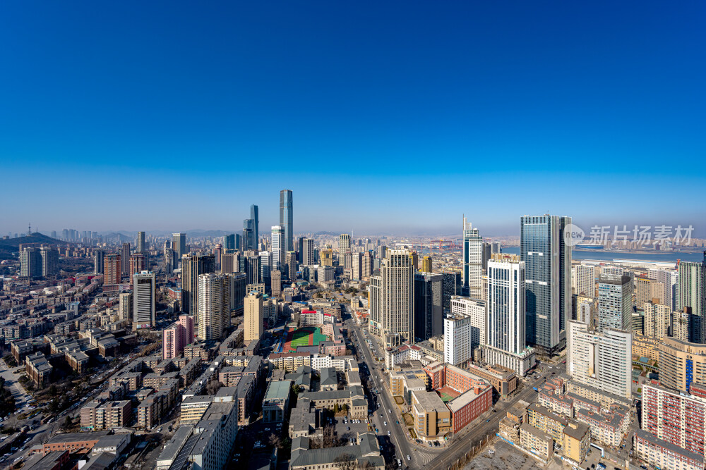 冬日暖阳下的大连中山广场