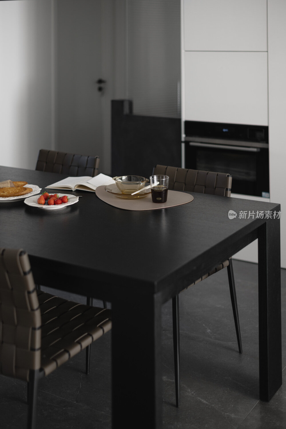 现代黑白简约室内装修设计