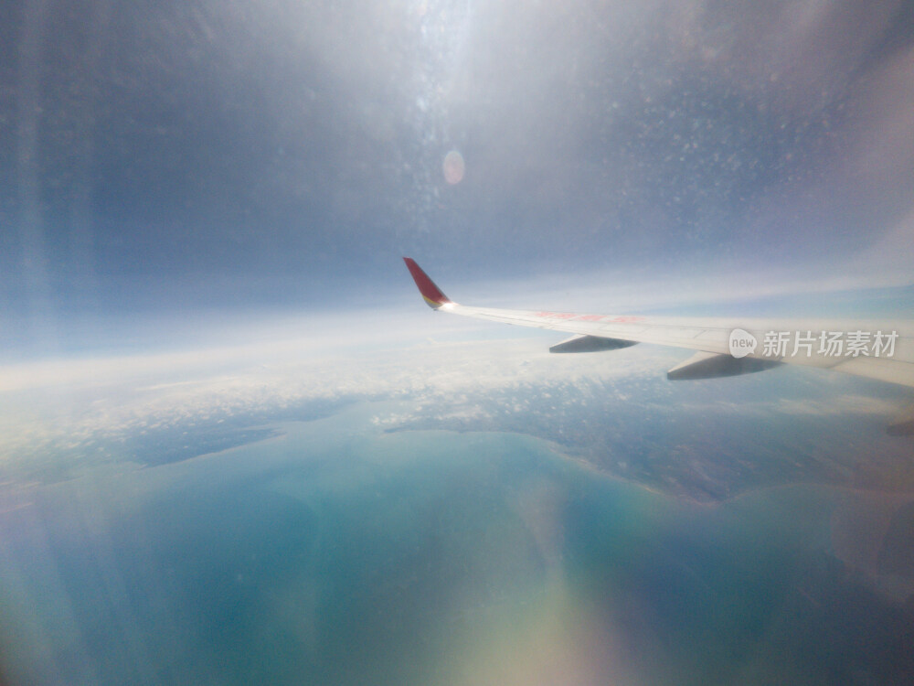 从飞机窗口看到的景色