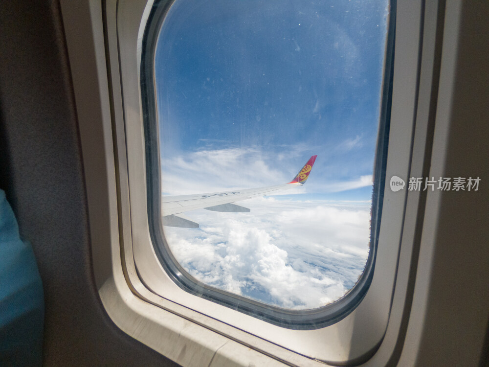 从飞机窗口看到的景色