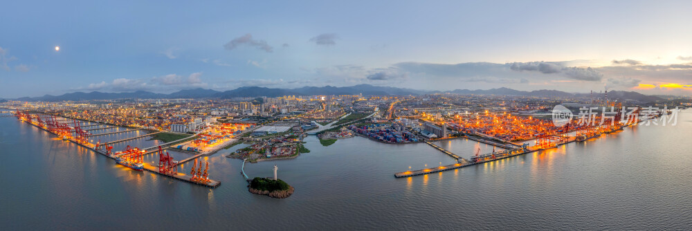 航拍宁波舟山港北仑二期三期码头同框及日月同辉