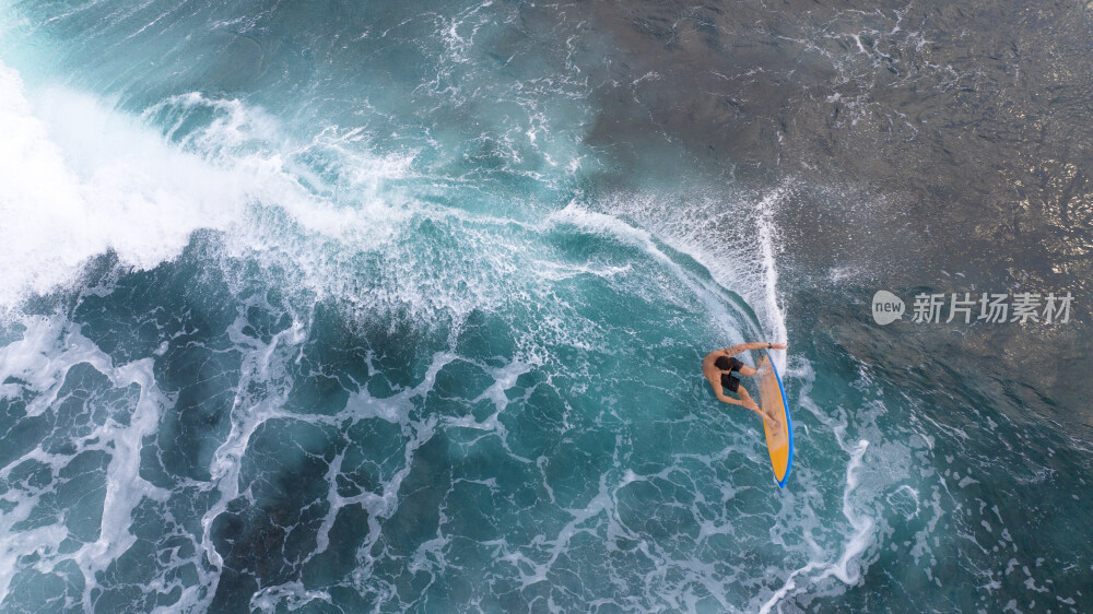 户外航拍冲浪大水花