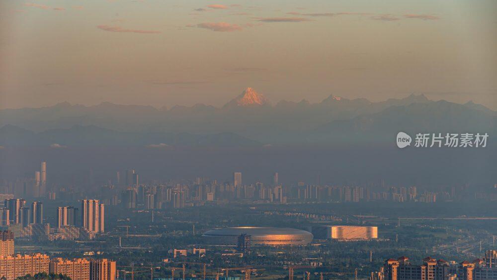 日照金山下的成都