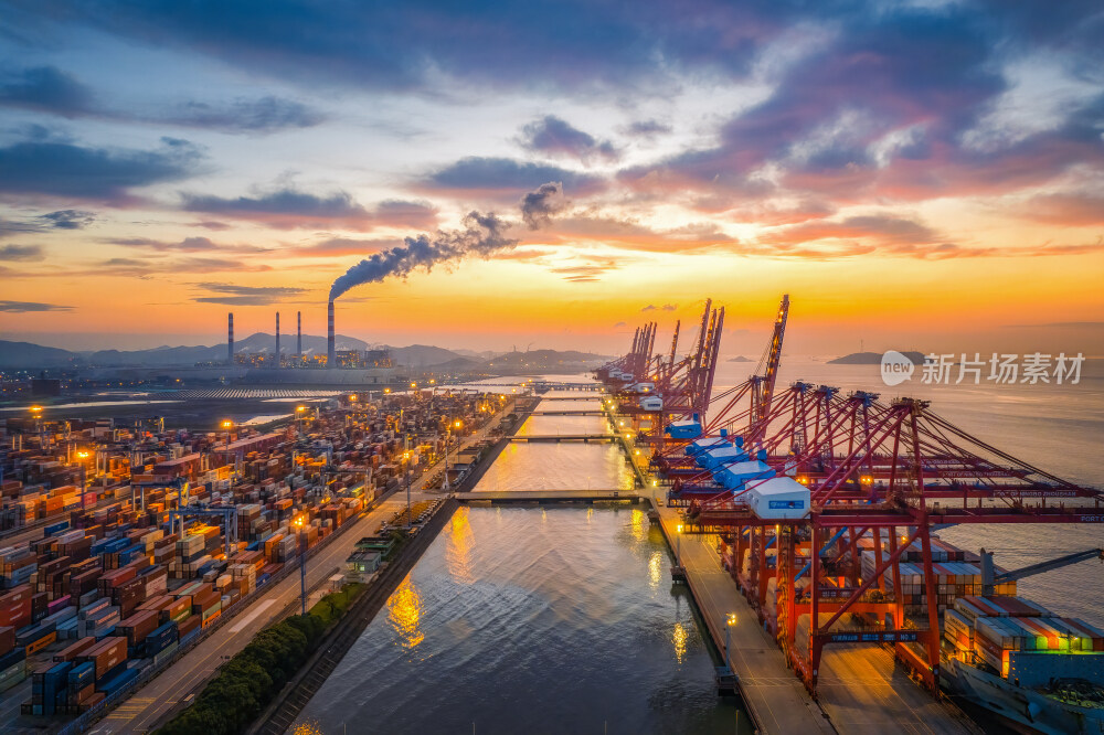 航拍宁波北仑港三期晚霞日落夜景