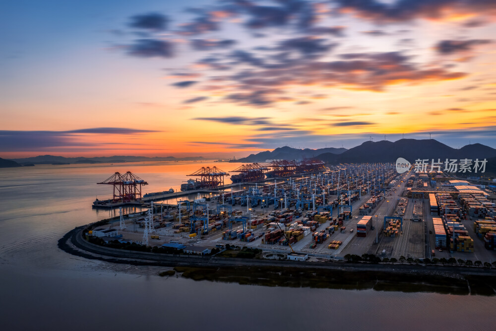 宁波舟山港口日出航拍