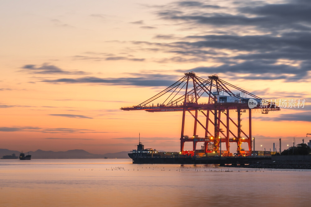 宁波穿山港区日出