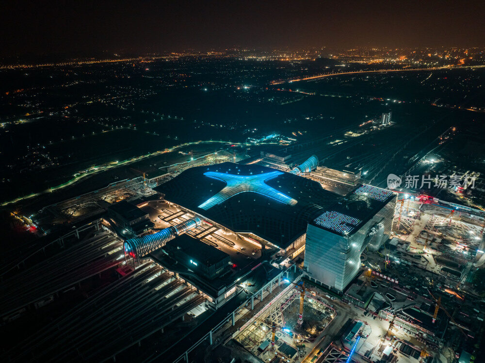 浙江省杭州市建设中的杭州火车西站航拍夜景