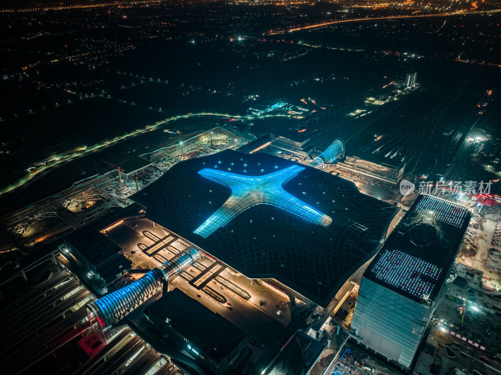 浙江省杭州市建设中的杭州火车西站航拍夜景