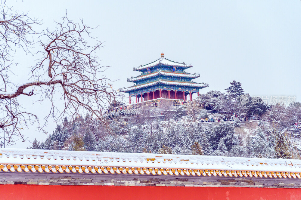 北京景山公园雪后万春亭