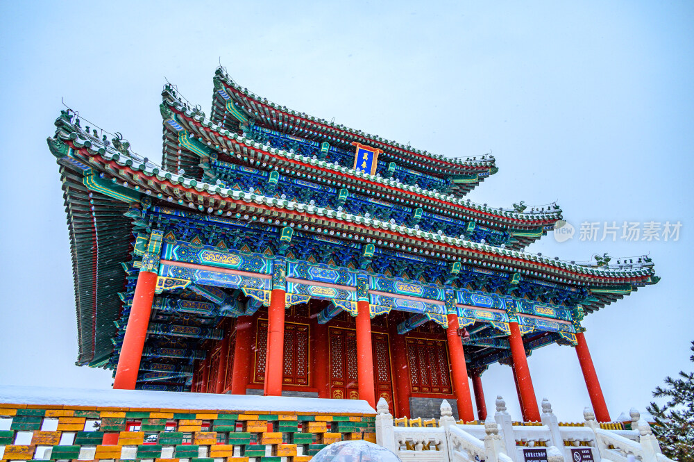 北京景山公园雪后万春亭