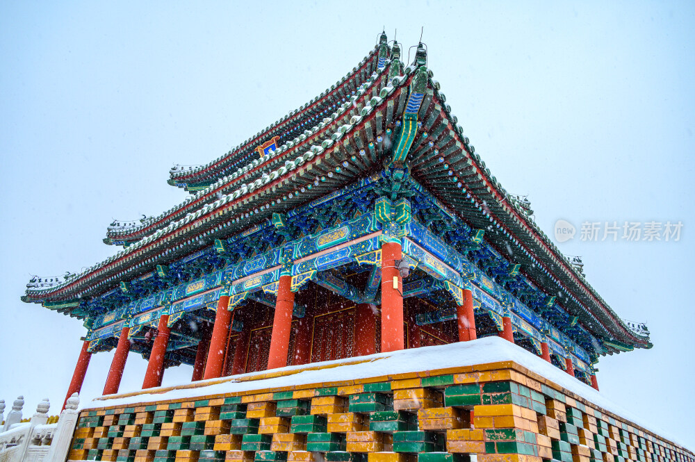 北京景山公园雪后万春亭