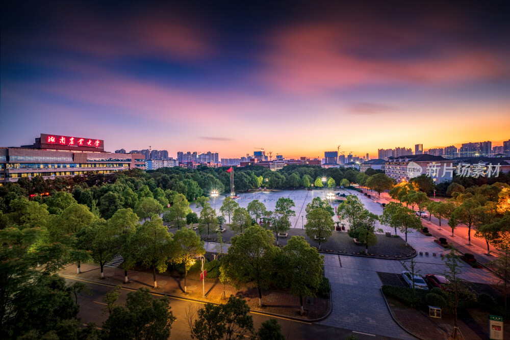 湖南农业大学修业广场夜景