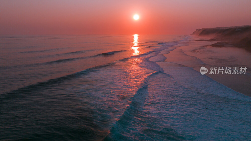 夕阳下的绝美海岸线