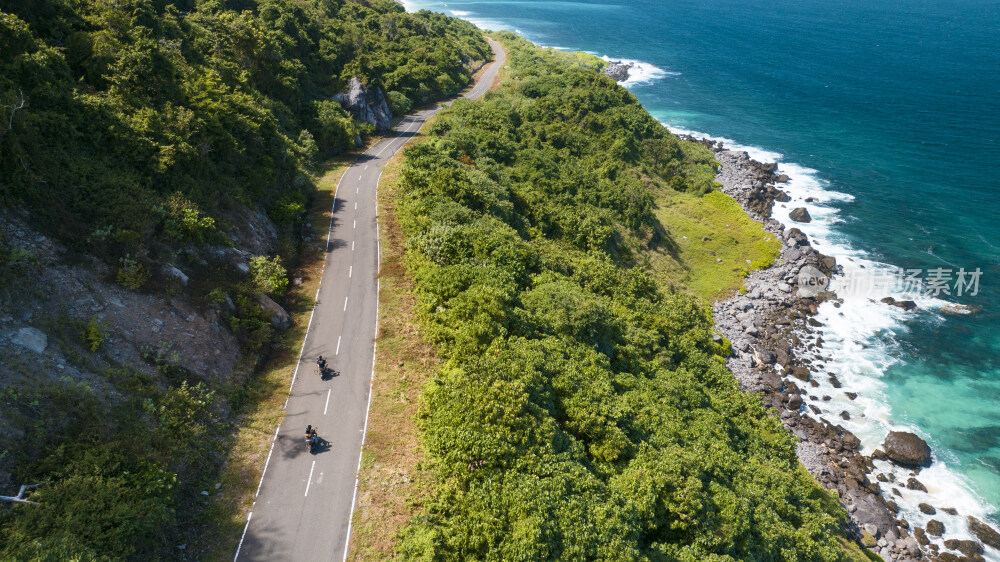 航拍悬崖峭壁山海摩托车骑行