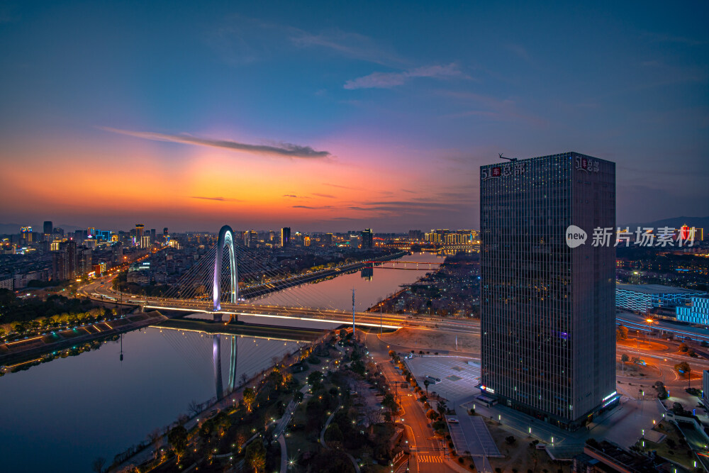 浙江金华金婺大桥晚霞蓝调时刻