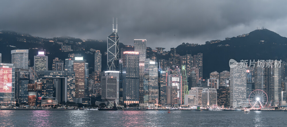 夜景下的香港和维多利亚港