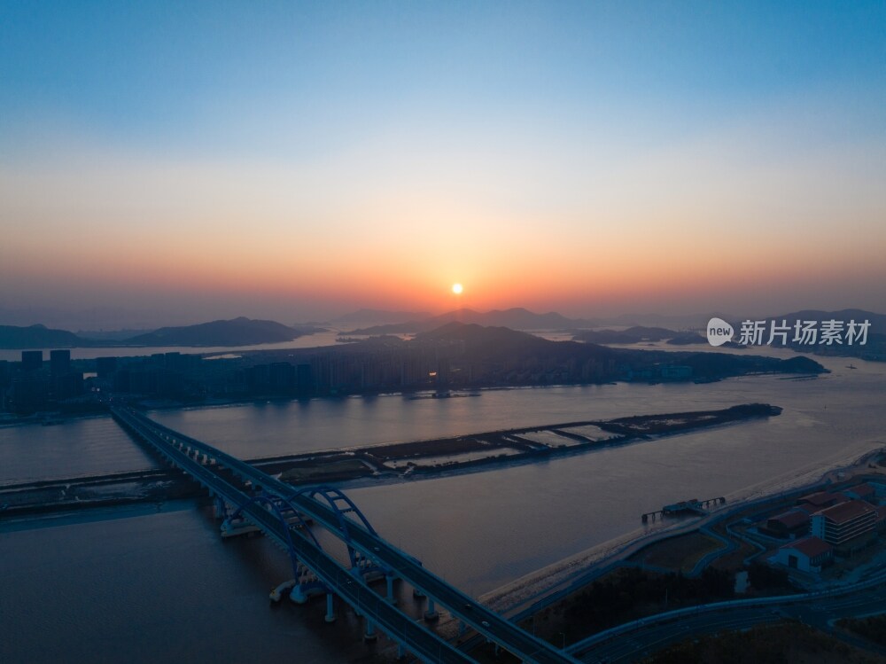 航拍舟山群岛海上夕阳