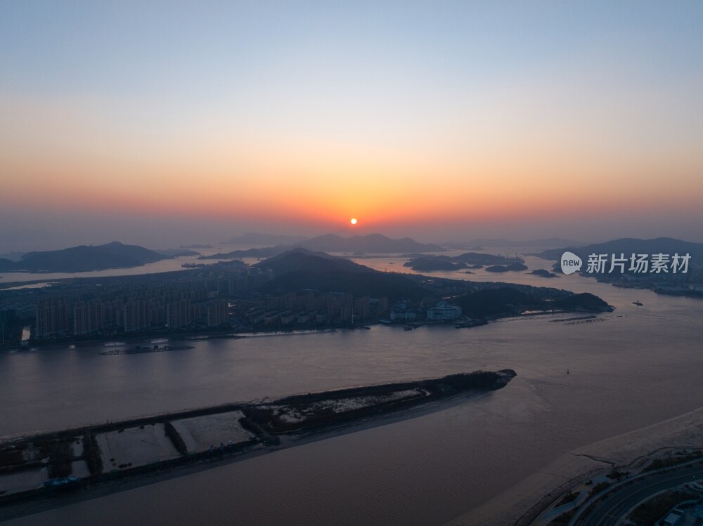 航拍舟山群岛海上日落
