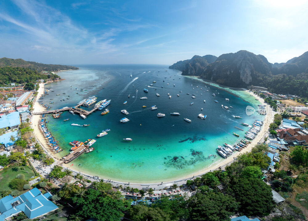 泰国普吉岛海边游轮航行风景