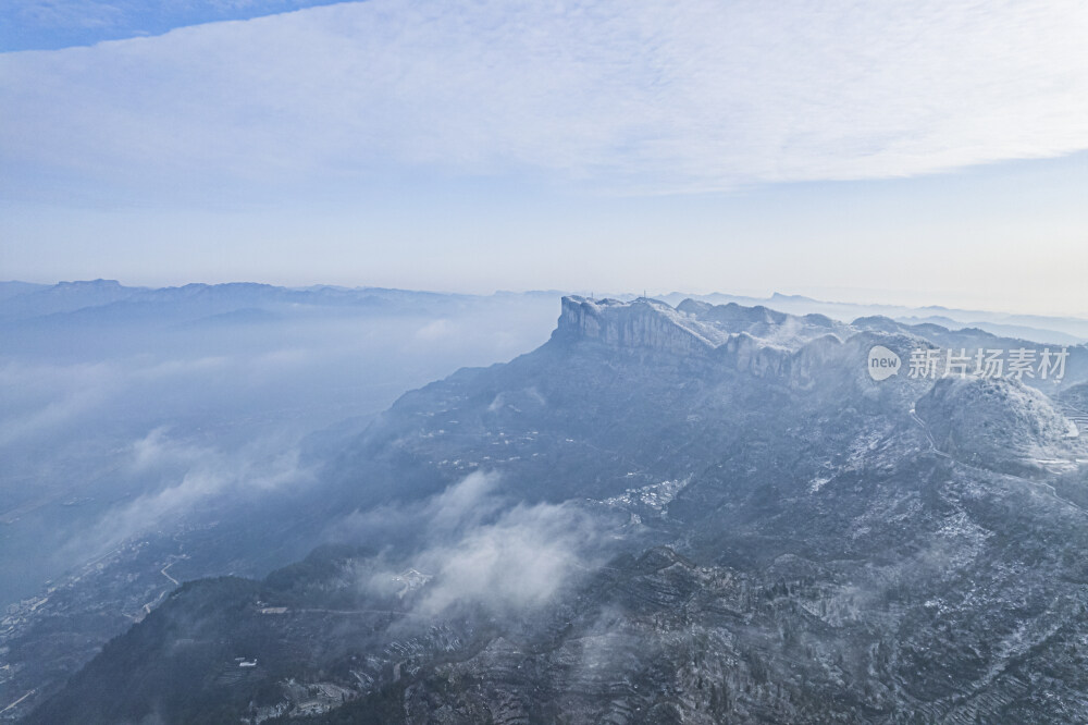 震撼三峡壮丽山河山峰云雾云端摄影配图