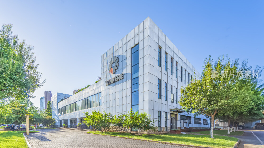 山东省烟台市福山区黄渤海新区winhere胜地汽车零部件制造有限公司餐厅蓝天城市建筑风光