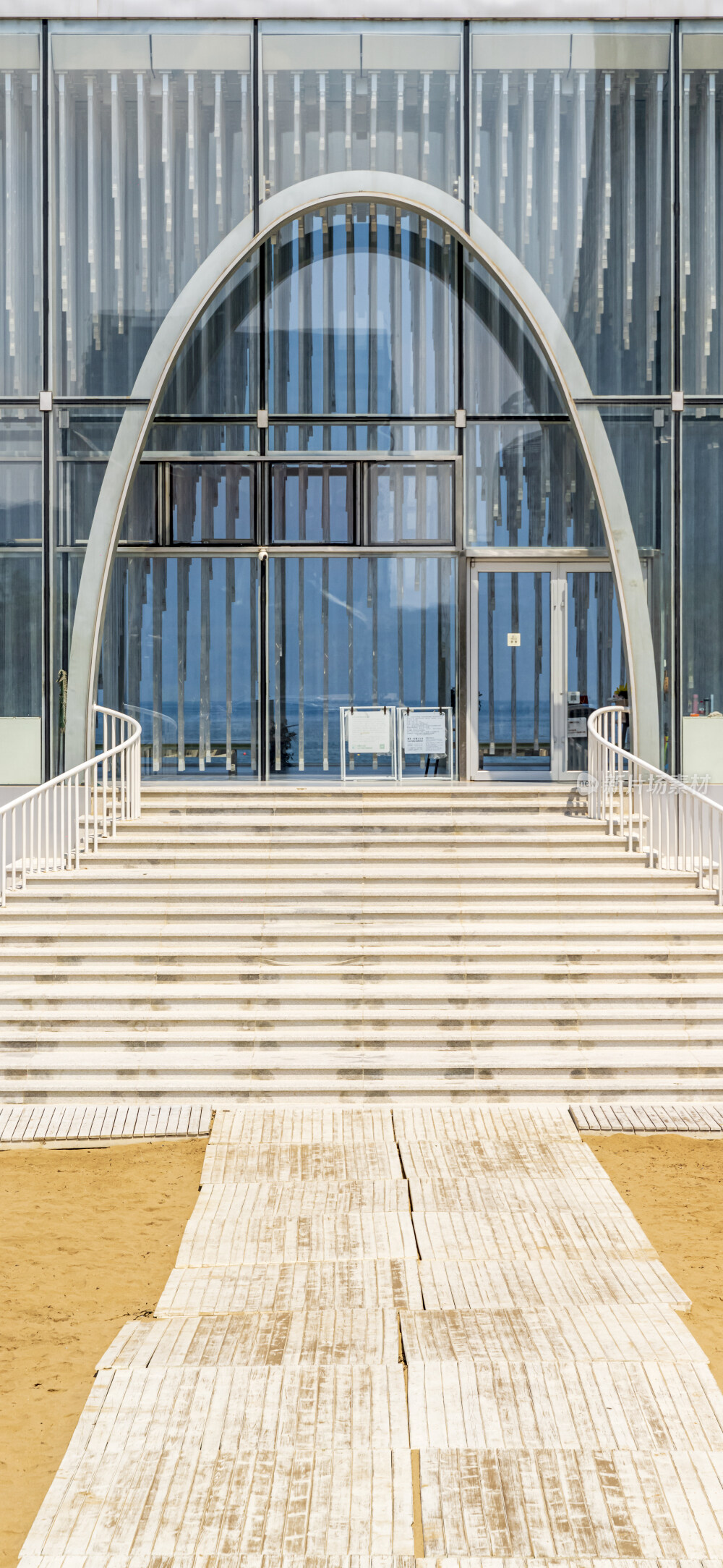 山东省烟台市福山区黄渤海新区金沙滩恋烟台礼堂城市建筑自然风光