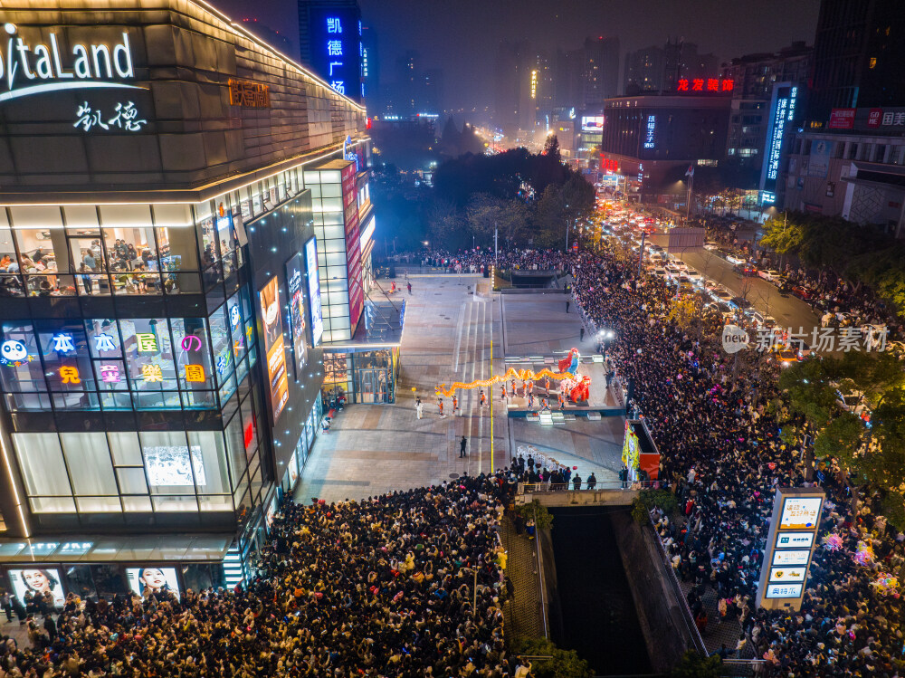 成都凯德跨年打铁花舞龙航拍