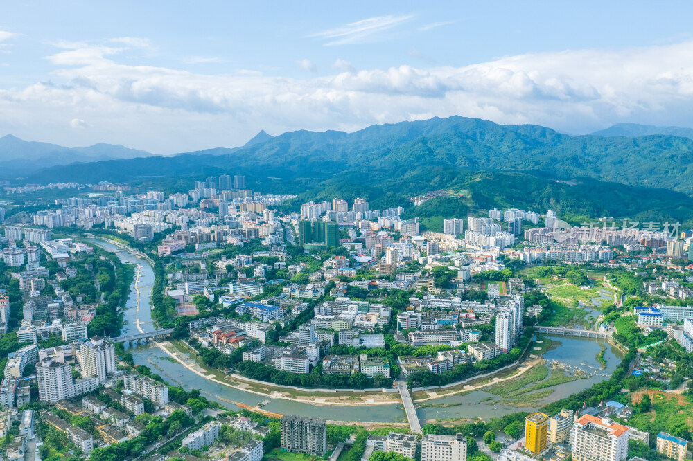 航拍海南省五指山市区