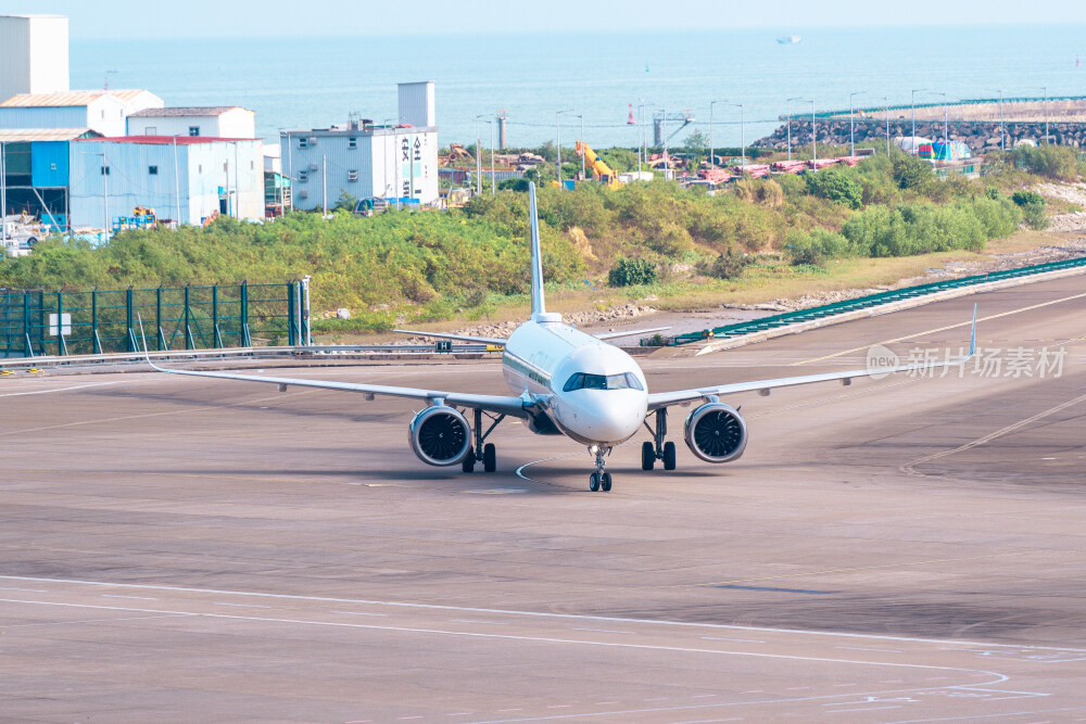澳门机场滑行的飞机