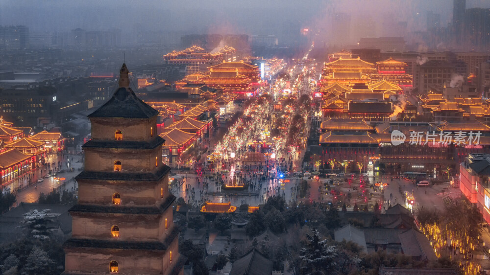 西安大雁塔与大唐不夜城雪后蓝调