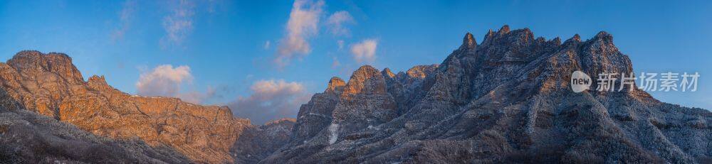 太行山冬天下雪日出