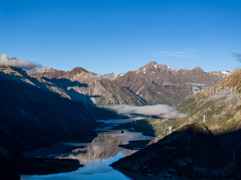 西藏壮丽山川云海风景
