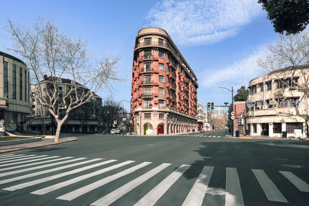 上海城市街道和武康大楼