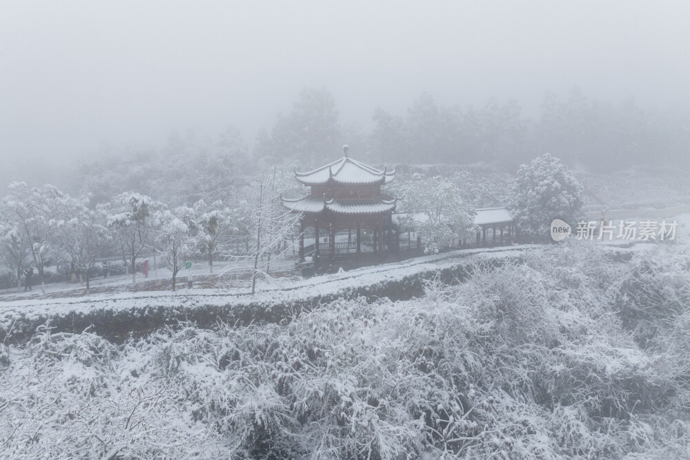 成都龙泉山下雪