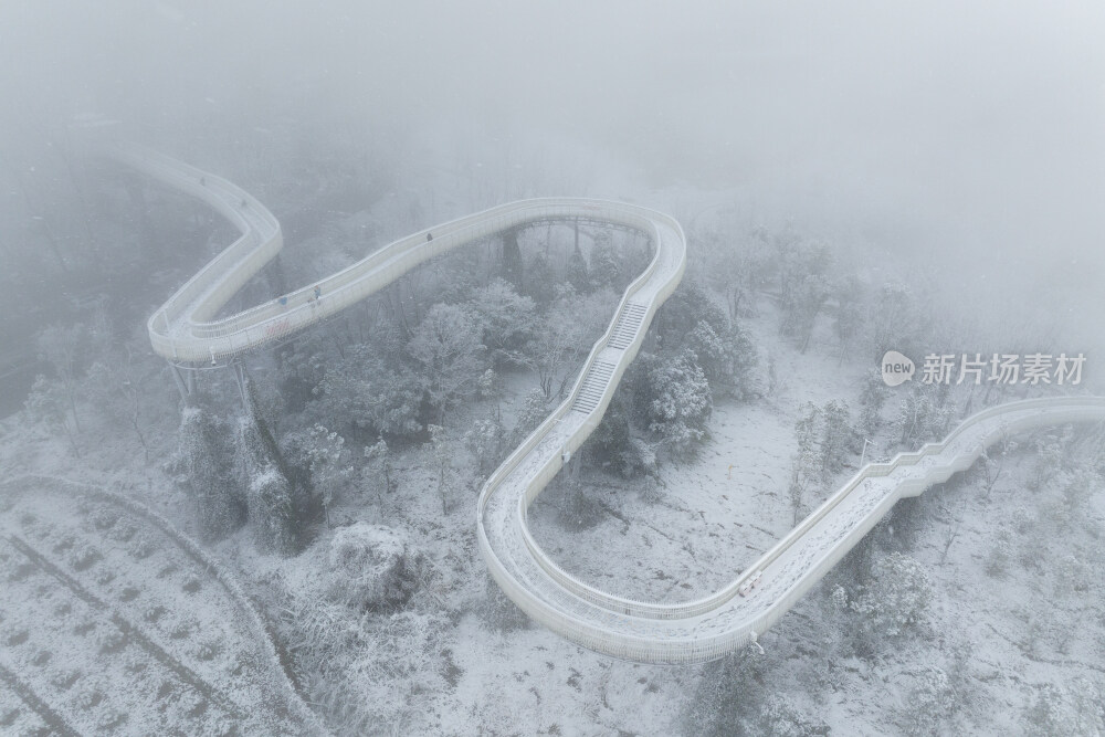 成都龙泉山下雪