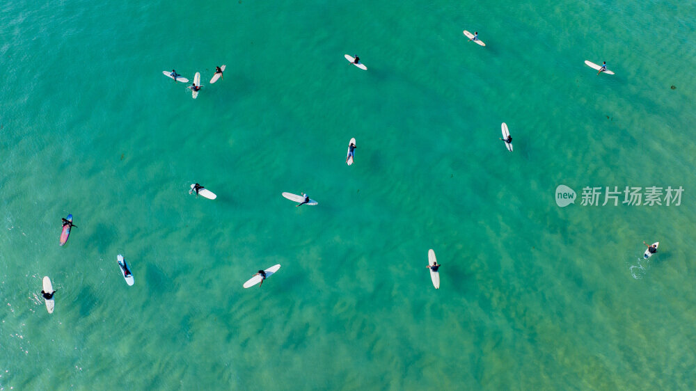 航拍户外海上冲浪