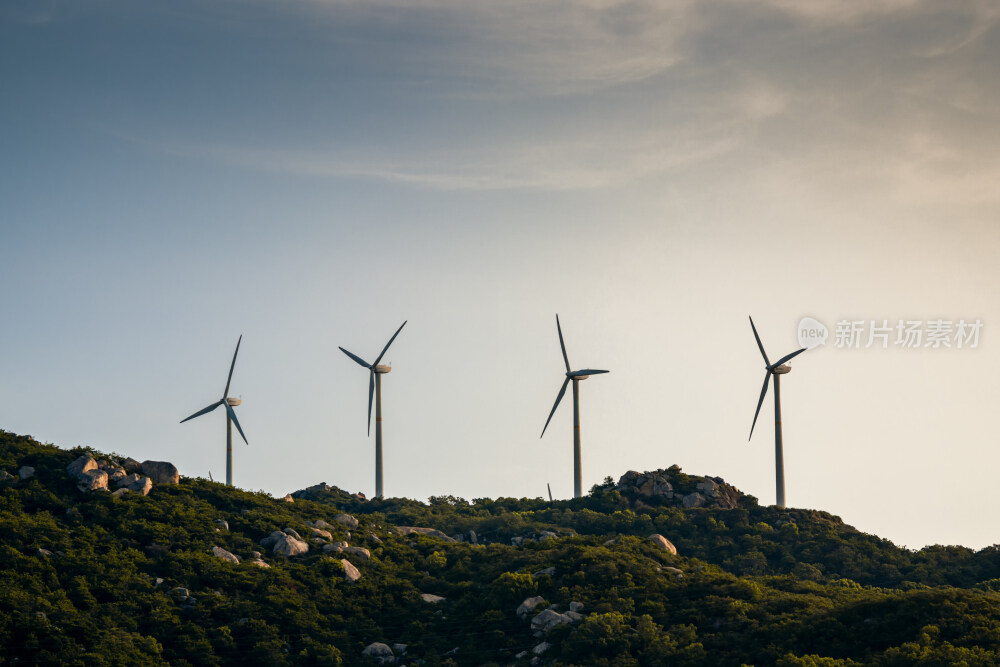 南澳岛晨光中的风车群