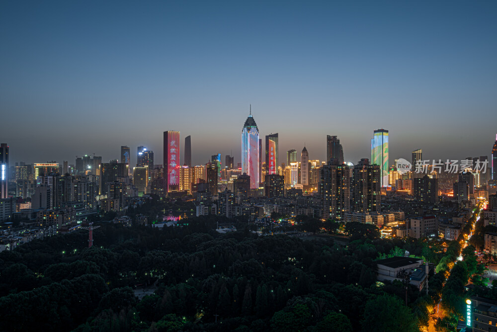 武汉汉口繁华内透灯光秀