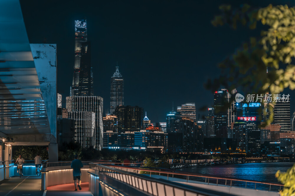 上海黄浦江沿岸的晚霞和夜景